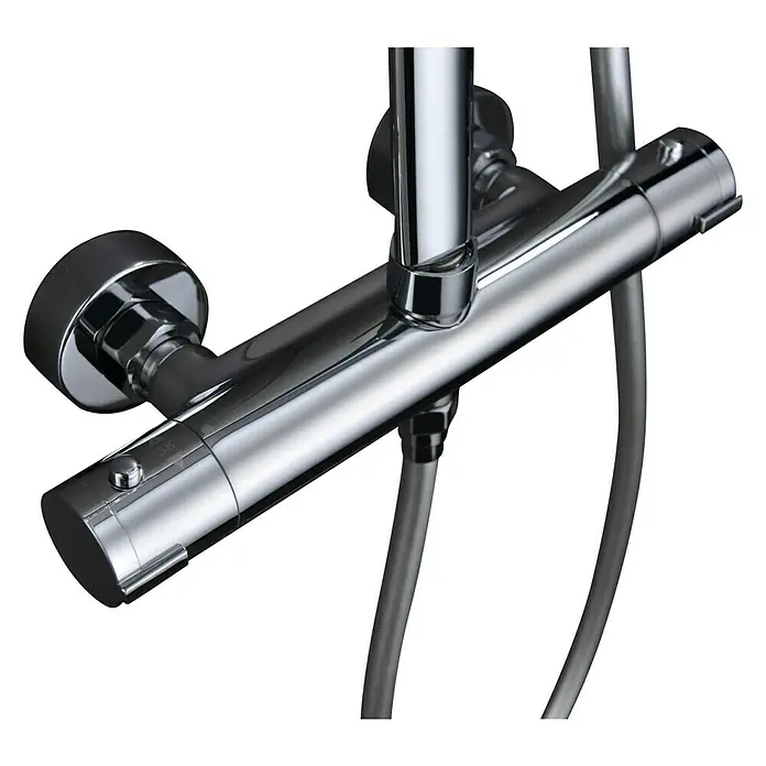 Imex Sistema de ducha Praga - Con grifo termostático, Número de tipos de chorro: 3 ud., Cromo - Primer plano de una válvula de ducha cromada brillante con mangueras grises. Está alineada horizontalmente y bien iluminada.