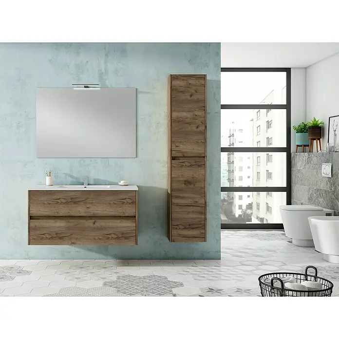 Armario colgante de baño Ten - L x An x Al: 25 x 35 x 160 cm, Tabaco - Un baño moderno con un mueble de lavabo de madera, un espejo y un armario alto a juego para un amplio almacenamiento.