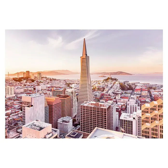 Komar Fototapete San Francisco Morning - 8 -tlg., B x H: 368 x 254 cm, Papier - Luftaufnahme von San Francisco mit der Transamerica-Pyramide im Zentrum, umgeben von anderen Wolkenkratzern und Wohnhäusern.