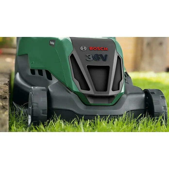 Bosch Power for All 36V Akku-Rasenmäher AdvancedRotak 36V-44-750 - 36 V, Ohne Akku, 0 Ah, Schnittbreite: 44 cm - Nahaufnahme eines grünen Bosch 36V Akku-Rasenmähers, der auf einem Rasen steht und ein präzises und effizientes Mähergebnis verspricht.