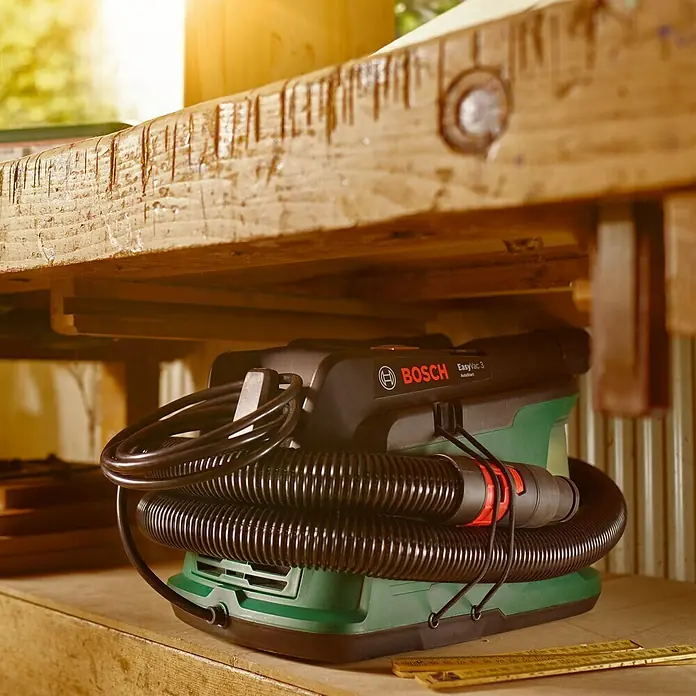 Bosch Elektro-Staubsauger EasyVac 3 - 700 W, Behältervolumen: 2,1 l - Der Bosch EasyVac 3 Akku-Tischstaubsauger, kompakt und leistungsstark, ist ideal für die Werkstatt.