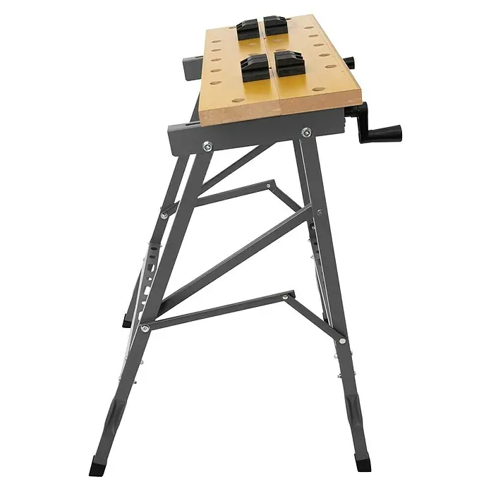 Werkbank Klappbar - L x B: 63,5 x 60,6 cm, Arbeitshöhe: 76 cm, Belastbarkeit: 150 kg - Eine tragbare Werkbank mit einer Holzplatte, vier schwarzen Schraubstöcken und einem grauen, zusammenklappbaren Metallgestell.
