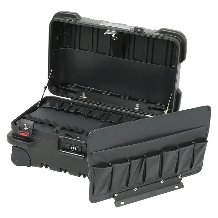 Hepco & Becker Werkzeugkoffer Chicago Case 5510 - L x B x H: 360 x 580 x 270 mm, High Density Polyethylen (HDPE) - Geöffneter schwarzer Werkzeugkoffer mit Fächern und Zahlenschloss. Der Koffer bietet viel Stauraum für Werkzeuge und Zubehör.