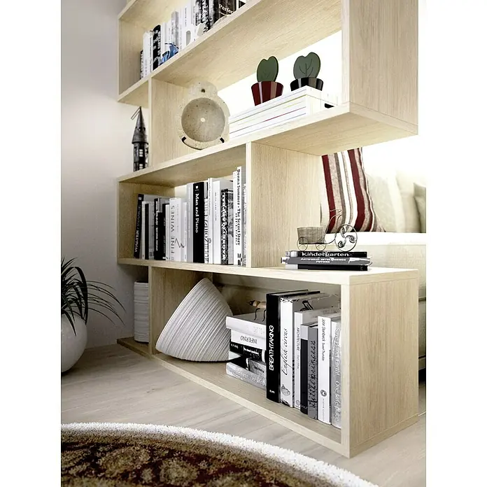 Dekit Estantería de madera Lis - Al x An x Pr: 190 x 80 x 25 cm, Número de baldas: 6 ud., Atornillado, Natural - Una estantería de madera clara está llena de libros y objetos decorativos, ofreciendo un almacenamiento elegante.