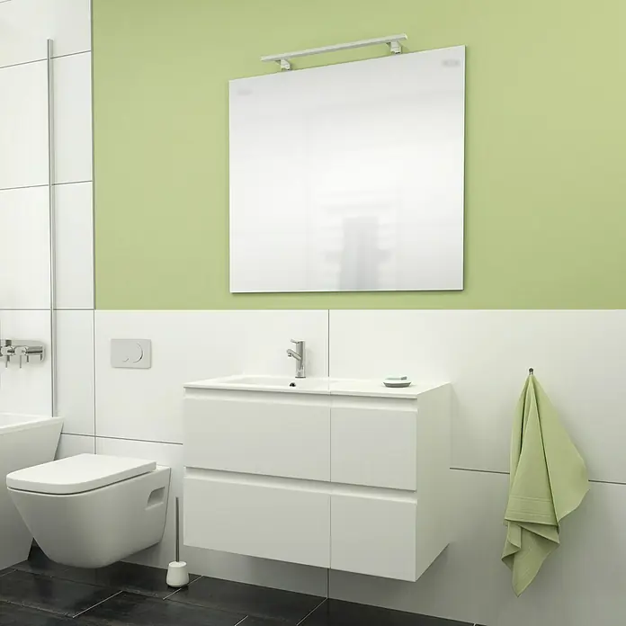 Camargue Espacio Badmöbel-Set i22 - 100 cm, Gama weiß matt - Ein modernes Badezimmer mit einem eleganten Waschbeckenunterschrank in Weiß und einem großen Spiegel. Helle Farben und klare Linien prägen das Design.