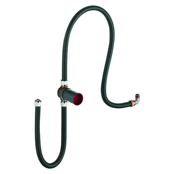 Grohe Anschlussgarnitur Talentofill - Geeignet für: Badewannen - Schwarze Wellschläuche für Sanitärinstallationen mit Metallarmaturen und einer zentralen braunen Einheit mit roter Öffnung.