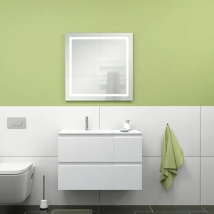Camargue Espacio Badmöbel-Set H2 - 90 cm, Gama weiß matt - Badezimmer mit einem weißen Waschtischunterschrank und einem beleuchteten Spiegel, die ein modernes und helles Ambiente schaffen.