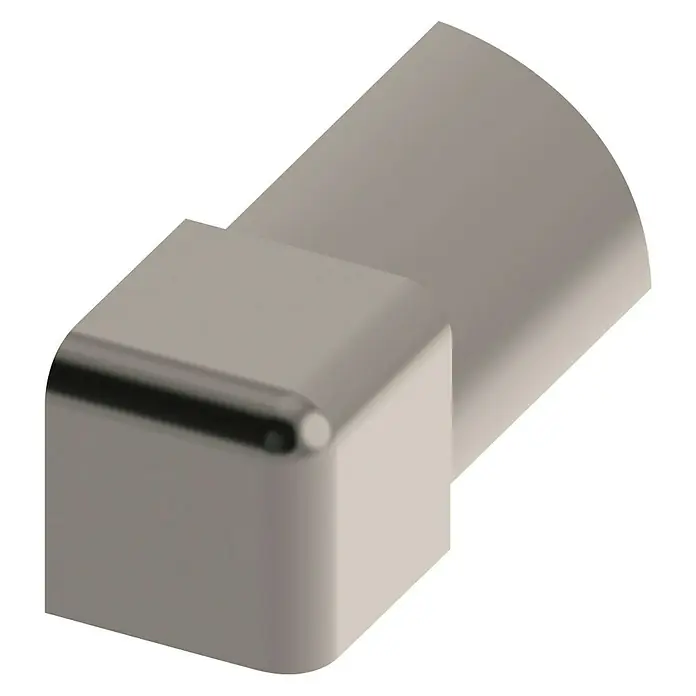 Quadroprofil - Edelstahl, Silber, 12,5 mm - Nahaufnahme eines bearbeiteten Metallverbinderstücks, das durch seine kubische und zylindrische Form besticht. Das Bauteil zeigt präzise Verarbeitung.