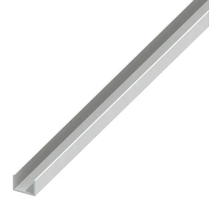 Kantoflex U-Profil - 1.000 x 10 x 14 mm, Stärke: 1 mm, Kunststoff, Weiß - Nahaufnahme eines U-förmigen Aluminiumprofils, das sich diagonal über dem Bild erstreckt und seine Konstruktion betont.
