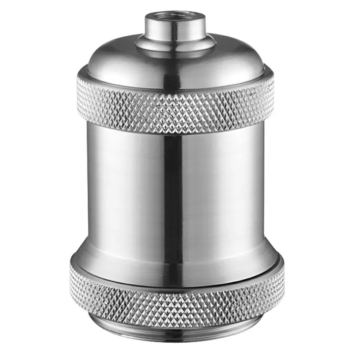 Home Sweet Home Lampenfassung Perle - E27, Farbe: Stahl, Metall - Nahaufnahme einer Lampenfassung aus gebürstetem Metall mit gerändelten Akzenten auf schwarzem Hintergrund.