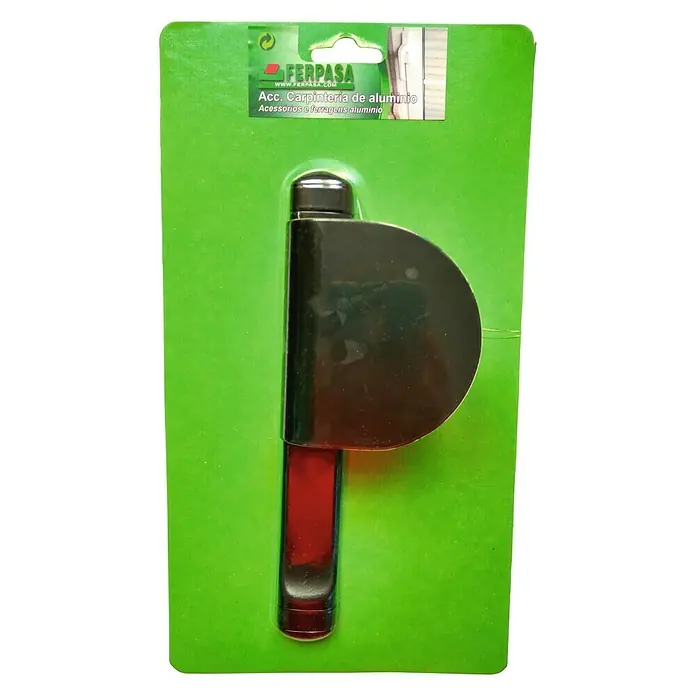 Cerradura para puertas y ventanas 82096 - Negro - Primer plano de un tope de puerta de aluminio Ferpasa sobre un embalaje verde, accesorios para carpintería de aluminio.