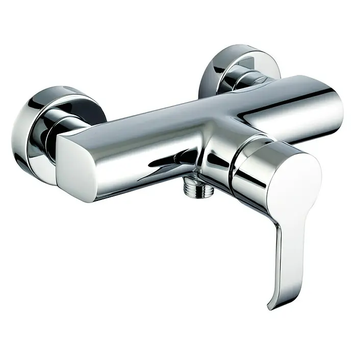 Clever Neckar-X Grifo monomando de ducha - Cromo, Resplandeciente - Primer plano de un brillante grifo de baño cromado con maneta de palanca, que muestra un diseño moderno y una artesanía de calidad.