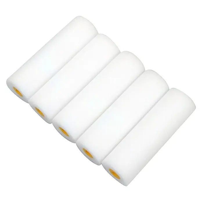 Lackierschaumstoff-Walze Basic - 5 Stk., Breite Walze: 10 cm, Bügelstärke: 6 mm - Eine Nahaufnahme von sechs weißen Schaumstoff-Farbrollern mit gelben Enden, die diagonal aufgereiht sind.