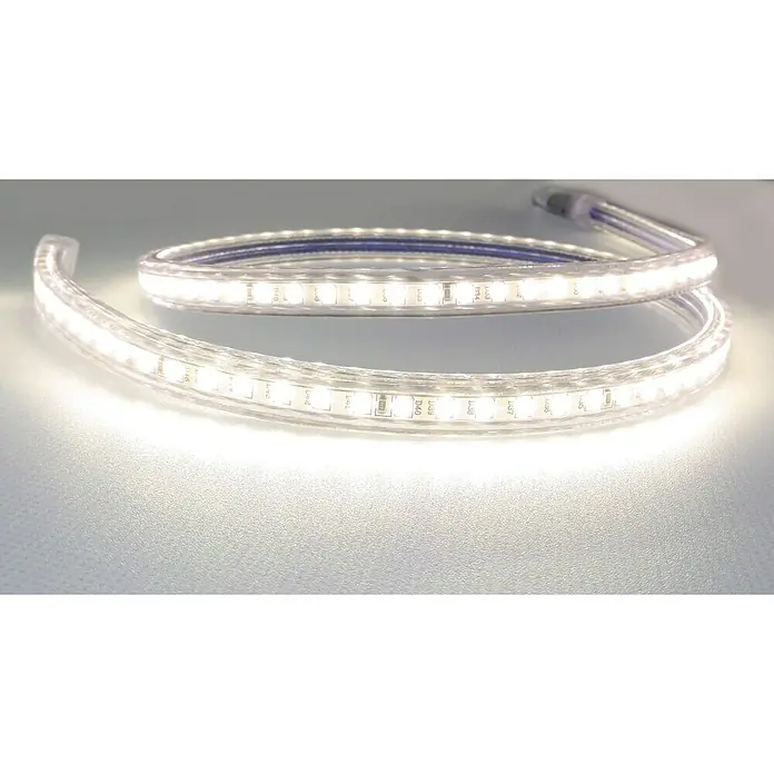 Alverlamp Tira LED LT220 - Largo: 100 m, Color de luz: Blanco cálido, 12 W - Primer plano de una tira LED flexible, iluminada brillantemente, que muestra una solución de iluminación moderna.