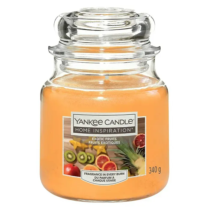 Yankee Candle Home Inspirations Duftkerze - Im Glas, Exotic Fruits, Medium - Eine Yankee Candle Home Inspiration Duftkerze mit dem Duft Exotic Fruits, mit Glasdeckel und Etikett.