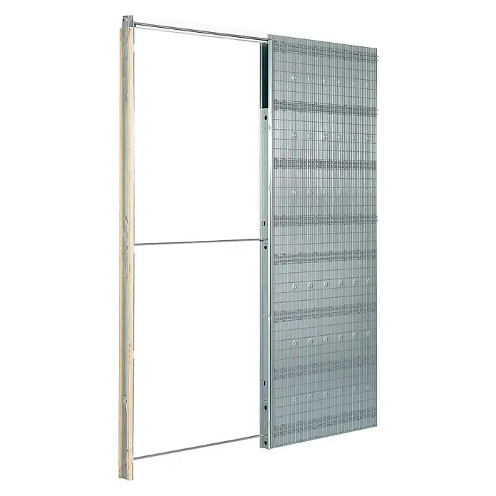Eclisse Estructura de puerta corredera para pared de obra - 60 x 202 cm, Acero, 10,8 cm - Detalle de un marco de puerta metálico con malla de alambre. Construcción robusta para seguridad y estabilidad, ideal para uso industrial y almacén.