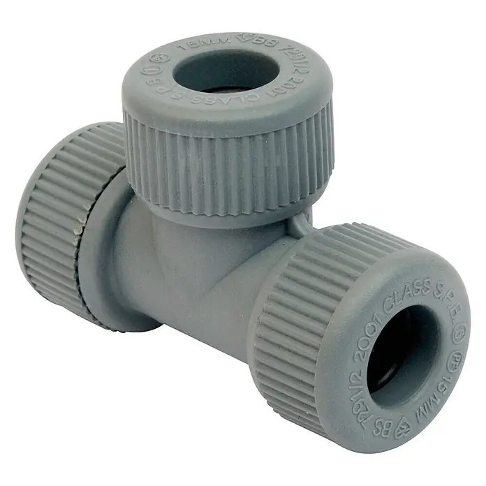 Pieza T PB - 15 mm - Conector de tubo en T de plástico gris utilizado para aplicaciones de fontanería, con extremos moleteados para un fácil agarre.