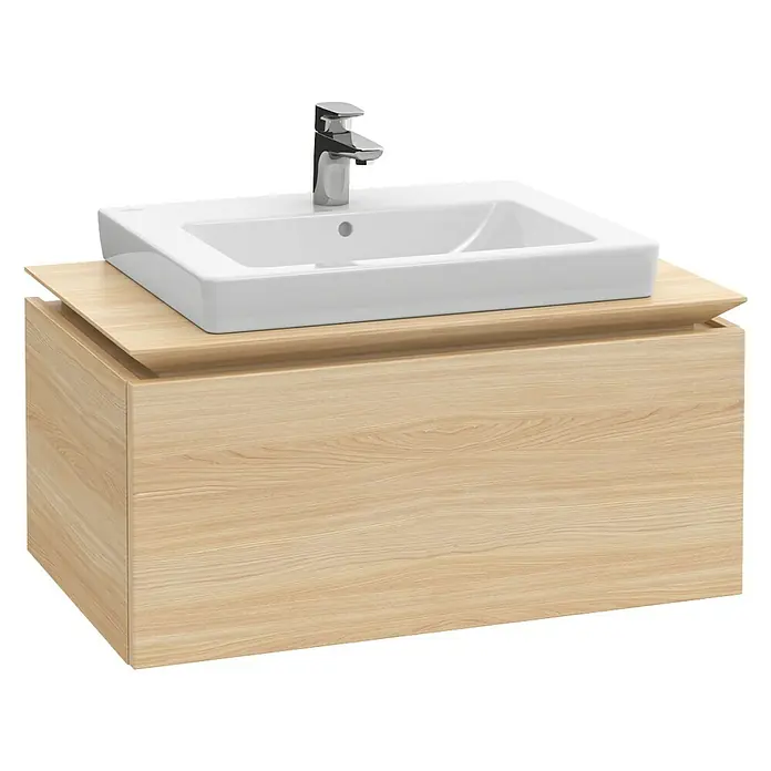 Villeroy & Boch Subway 2.0 Aufsatzwaschbecken - 60 x 47 cm, Mit schmutzabweisender Glasur, Hahnloch: Mitte, Mit Überlauf, Weiß - Ein modernes Waschbecken mit Unterschrank in Holzoptik und einem schlanken Wasserhahn aus Chrom für Badezimmer oder Gästetoilette.