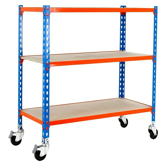 Simonrack Maderclick Estantería metálica Mobile Superplus - Al x An x Pr: 90 x 110 x 50 cm, Número de baldas: 3 ud., Inserción, Azul/Naranja - Un carro de estantería rodante resistente de tres niveles con estructura azul y bordes de estante naranja.