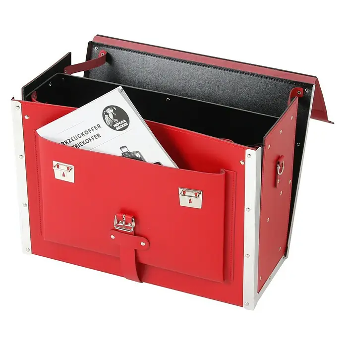 Hepco & Becker Werkzeugtasche Favorit 7123 - Innenmaß: B x T x H: 450 x 340 x 190 mm, Leder, Rot - Geöffnete rote Werkzeugkiste mit silbernen Beschlägen und einem Dokument mit dem Aufdruck HEPCO&BECKER im Inneren.