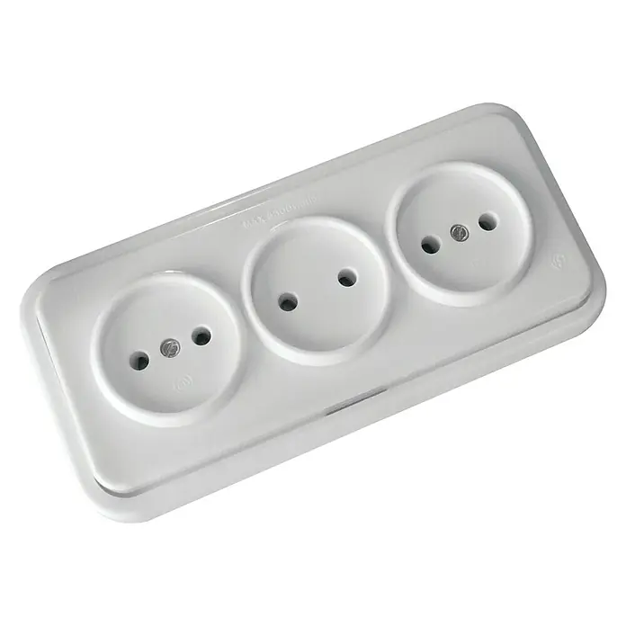 Fontini Kristal Enchufe triple - Blanco, Plástico, Montaje en superficie, Número de elementos: 3 ud. - Regleta triple de enchufes hecha de plástico blanco para uso interior. Perfecta para conectar varios dispositivos en un solo lugar.