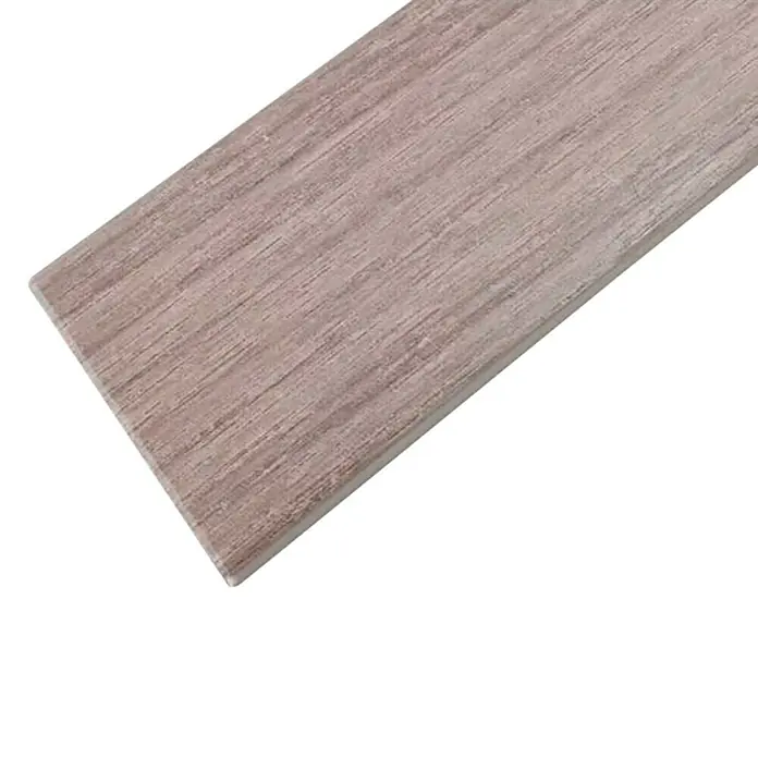 Rufete Listón rectangular Roble gris - Largo: 100 cm - Primer plano de una sola baldosa de vinilo marrón claro con un patrón de vetas de madera. Ideal para interiores modernos, ofreciendo una solución duradera y elegante.