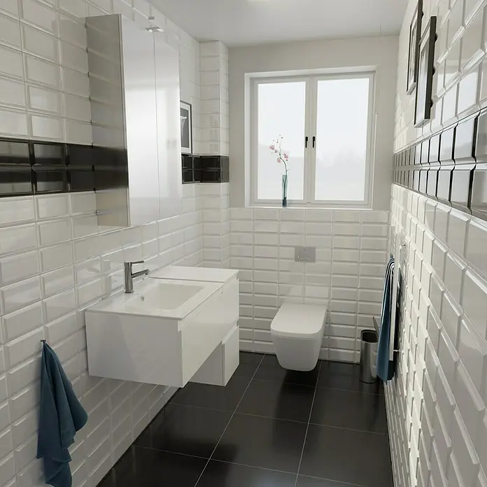 Camargue Espacio Badmöbel-Set H33 - 90 cm, Gama weiß glänzend - Helles Badezimmer mit glänzenden Fliesen und modernen Möbeln. Waschbecken und Toilette sind in schlichtem Weiß gehalten.