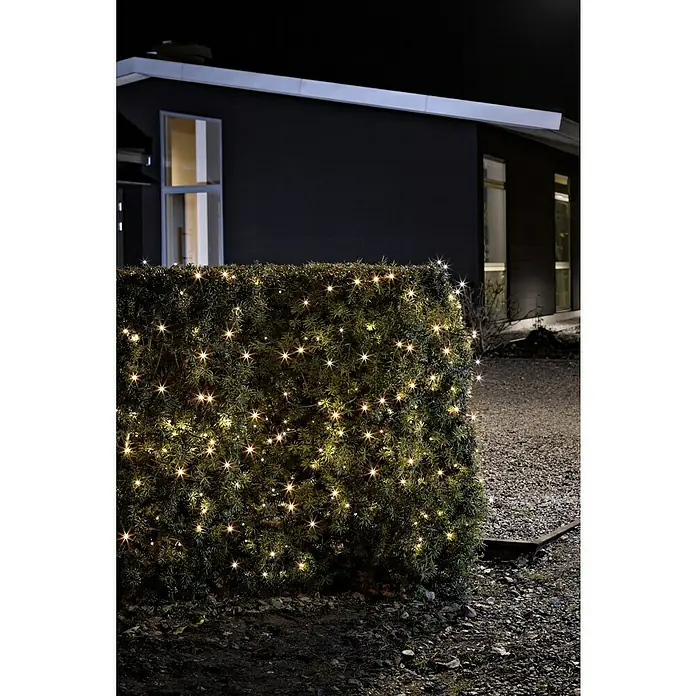 Konstsmide LED-Lichterkette - Außen, Lichtfarbe: Bernstein, 3,9 m - Festlich beleuchtete Hecke mit warmweißen Lichtern, die eine gemütliche Atmosphäre im Garten schaffen. Ideal für stimmungsvolle Abende im Freien.