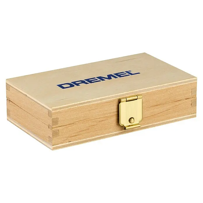 Dremel Fräser-Set 660 - Durchmesser Schaft: 3,2 mm, 7 -tlg. - Dremel Holzkiste mit goldenem Verschluss. Die Box hat eine blau gefärbte Inschrift mit dem Wort „DREMEL“.