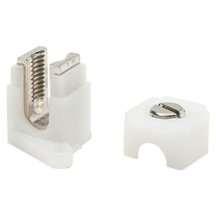 Regleta de bornes HPS35 - L x An x Al: 36 x 36 x 34 mm, Número de polos: 12 ud., Latón - Primer plano de clips de montaje para tiras LED con tornillos y carcasa de plástico, perfectos para soluciones de iluminación LED seguras.