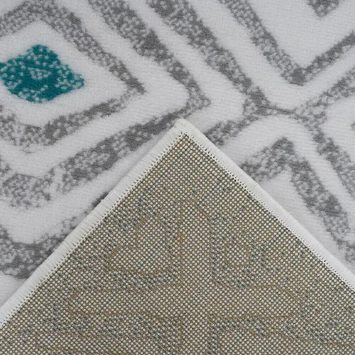 Kayoom Kurzflorteppich Vancouver 410 - Weiß/Grau, 150 x 80 cm, 100 % Polypropylen - Nahaufnahme eines modernen Teppichs mit geometrischem Muster und türkisfarbenen Akzenten, der eine stilvolle Ergänzung für jeden Raum darstellt.