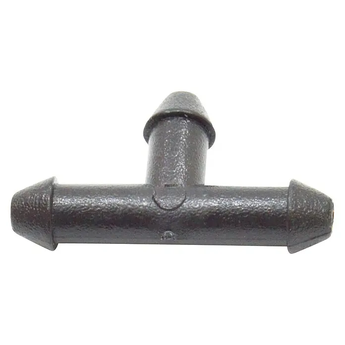 Pieza T microgoteo - 4 mm, 10 ud. - Primer plano de un conector en T negro de plástico para tubos, ideal para sistemas de jardinería y riego.