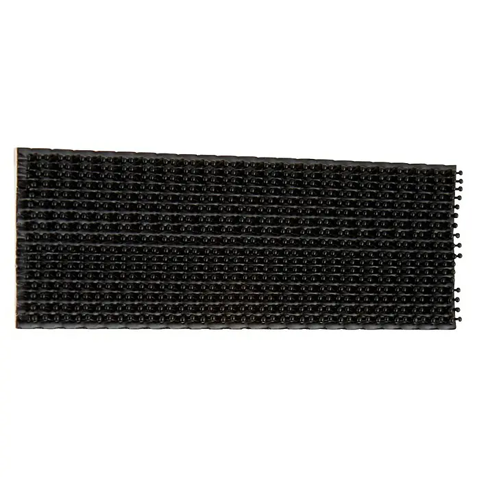 3M Scotch Cinta engomada Extreme - 25 x 76 mm, Negro - Primer plano de una tira de cierre de gancho y bucle negra con bucles pequeños, ideal para sujetar artículos.