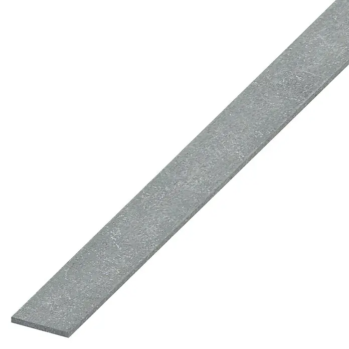 Kantoflex FlachstangeL x B: 1.000 x 30 mm, Stärke: 2 mm, Stahl, Stahlgrau - Ein graues, flaches Metallstück mit einer leicht rauen Textur, diagonal auf einem weißen Hintergrund platziert. Ideal für Heimwerker- und Bauprojekte.