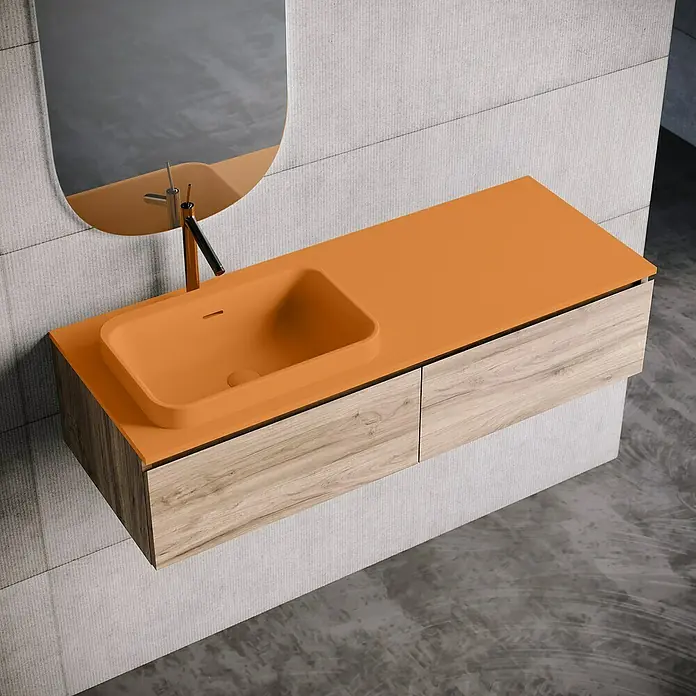 Lavabo y encimera Paul izquierda - 46 x 121 cm, Orificios para grifo: Izquierda, Con desbordamiento, Melocotón - Lavabo de baño moderno con encimera naranja y mueble de madera, complementado con un espejo elegante.