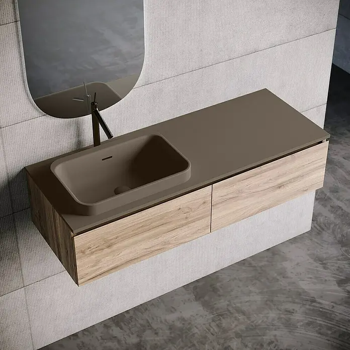 Lavabo y encimera Paul izquierda - 46 x 121 cm, Orificios para grifo: Izquierda, Con desbordamiento, Nut - Moderno baño con un elegante mueble de madera y un lavabo rectangular marrón de estilo minimalista.