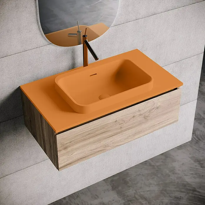 Lavabo y encimera Paul - 46 x 81 cm, Orificios para grifo: Medio, Con desbordamiento, Melocotón - Lavabo naranja con grifo a juego y mueble de madera para un diseño de baño moderno.