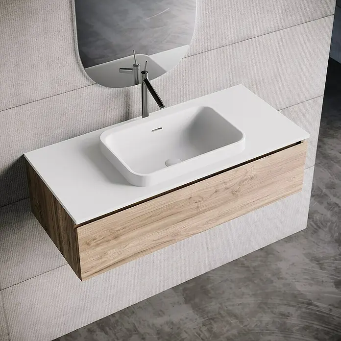 Lavabo y encimera Paul - 46 x 101 cm, Orificios para grifo: Medio, Con desbordamiento, Blanco - Lavabo de baño moderno con detalles en madera y encimera blanca debajo de un espejo, que muestra un diseño elegante.