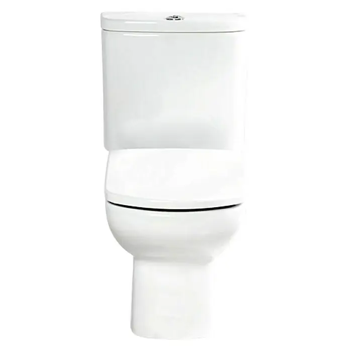 Roca Eos Pack de WC - Con borde de descarga, Salida dual, Blanco - Primer plano de un inodoro blanco con cisterna. El WC de cerámica sanitaria se muestra sobre un fondo neutro.