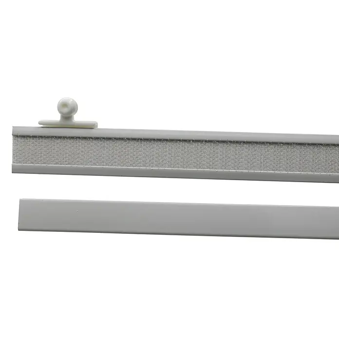 Expo Ambiente Paneelwagen Smart Add - Weiß, 60 cm - Nahaufnahme eines Rollladen-Kopfleiste-Kits mit einer weißen Kopfleiste und einer glatten, weißen Abdeckleiste für Rollläden.