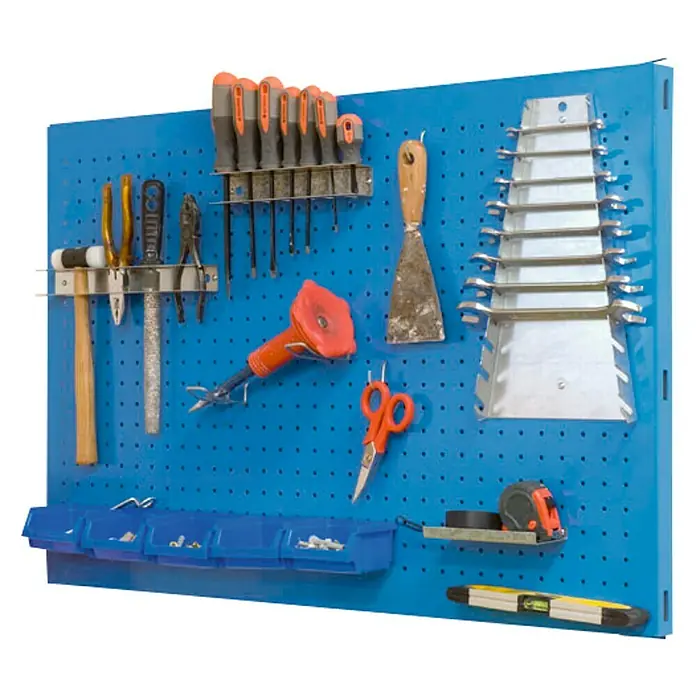 Simonrack Simonwork Banco de trabajo BT0 Box con panel 60 cm - L x An: 76 x 121 cm, Altura de trabajo: 84,2 cm, Carga soportada: 885 kg, Azul - Panel de herramientas con diversas herramientas como destornilladores, martillo, alicates, espátulas y herramientas de medición.