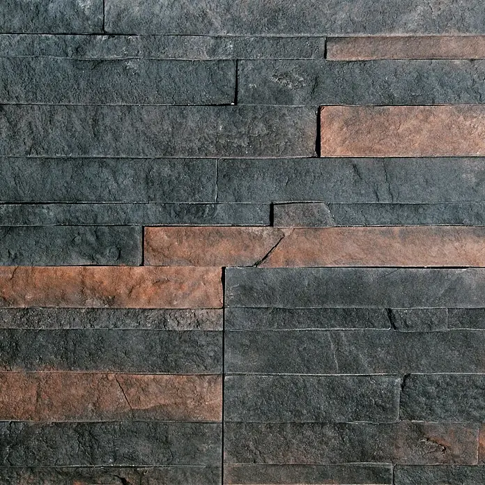 Revestimiento de piedra Salonica Onix - 60 x 30 x 2 cm - Primer plano de un revestimiento de pared con una mezcla de piedras grises y marrones. Las piedras están dispuestas horizontalmente.