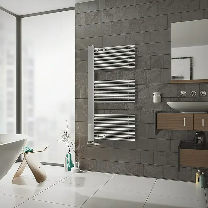 Ximax Designheizkörper C5 - B x H: 600 x 800 mm, Wärmeleistung bei Vorlauftemperatur von 75 °C (D: 50): 229 W - Ein moderner, an der Wand montierter Handtuchwärmer aus Chrom, der eine stilvolle und funktionale Ergänzung für jedes Badezimmer darstellt.