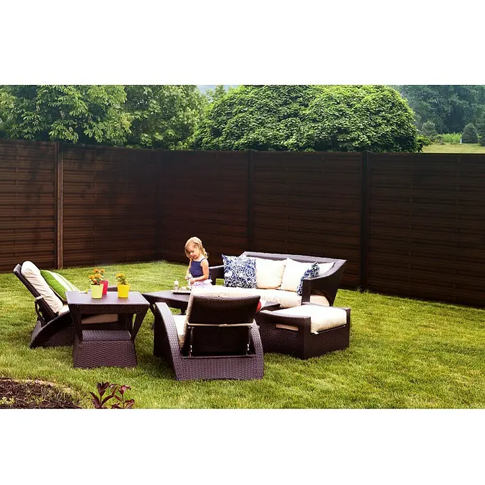 Andrewex Sichtschutzelement Classic - B x H: 180 x 180 cm, Braun - Genießen Sie im Freien mit diesem stilvollen Outdoor-Lounge-Set auf einer grünen Wiese, ideal zum Entspannen und für gesellige Stunden im Garten.