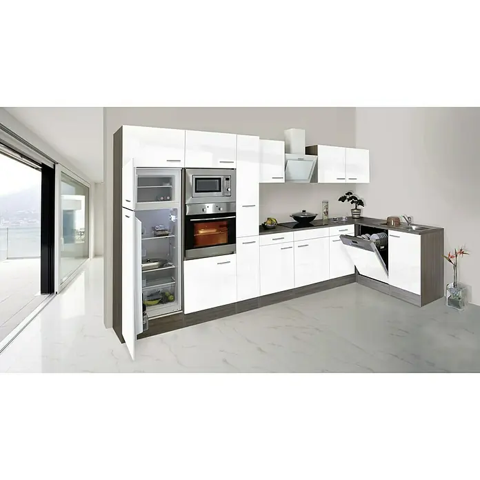 Respekta Oliver Winkelküche - B x T: 370 x 172 cm, Weiß, Mit Elektrogeräten - Helle Küche mit modernen Geräten. Der Kühlschrank ist geöffnet und zeigt Lebensmittel, während der Geschirrspüler mit Geschirr beladen ist.