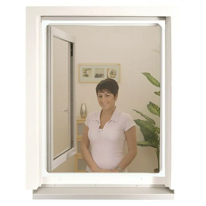 Easy Life Pollenschutzgitter AllergicPro - B x H: 120 x 140 cm, Montage Insektengitter: Magnetisch anheften - Nahaufnahme eines Insektenschutzfensters, das einen klaren Blick nach draußen ermöglicht und Schutz vor Insekten bietet.