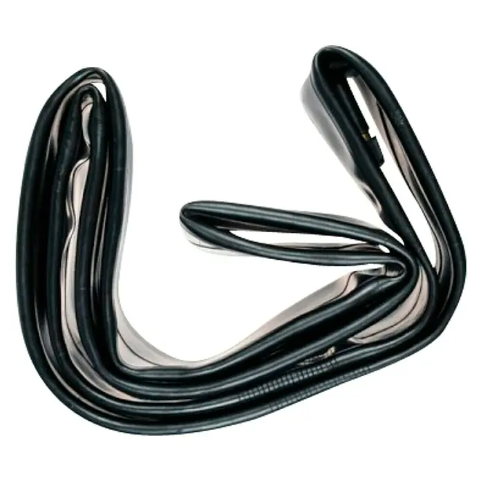 Cámara para bicicleta - 26 ", 1,9 " - Cámara de bicicleta: Una cámara de bicicleta negra plegada, lista para reparación o reemplazo en el neumático de la bicicleta.