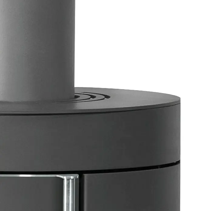 Justus Kaminofen Mino Trios 2.0 - 5,5 kW, Raumheizvermögen: 88 m³, Farbe Verkleidung: Schwarz, Schwarz - Detailaufnahme eines modernen Kaminofens mit minimalistischem Design und Fokus auf hochwertige Verarbeitung.