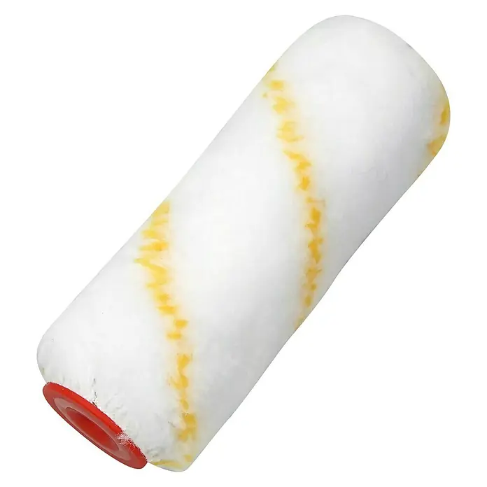 swingcolor Premium Farbwalze XL - Breite Walze: 12 cm, Bügelstärke: 6 mm, Florhöhe: 11 mm - Nahaufnahme einer Farbwalze mit weißem Fell und gelben Streifen sowie einem roten Endstück, ideal zum Malen von Wänden und Decken.