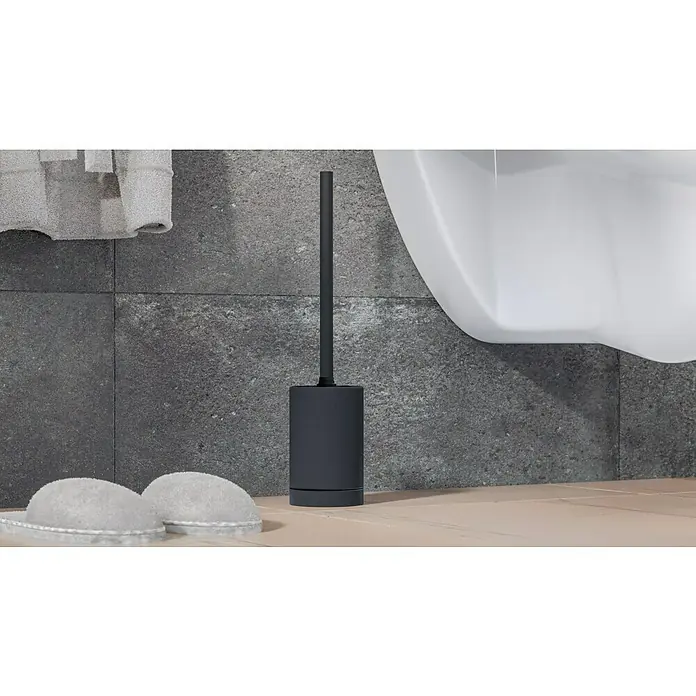 Camargue Antwerpen WC-Bürstengarnitur - Edelstahl, Schwarz - Nahaufnahme einer anthrazitfarbenen Toilettenbürste und eines Halters im Badezimmer neben einer Toilette.